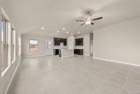 New construction Single-Family house 113 Reno Trl, Floresville, TX 78114 Ellsworth- photo 10 10