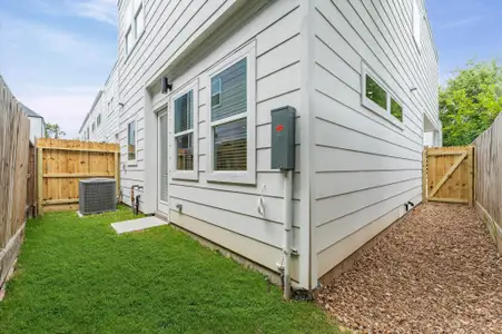 New construction Single-Family house 412 Neyland St, Unit G, Houston, TX 77022 - image