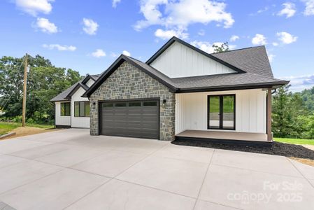 New construction Single-Family house 68 Fullam Ln, Mills River, NC 28759 - image