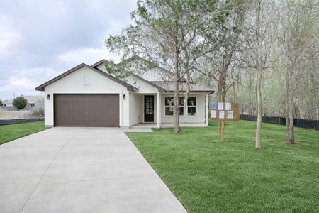 New construction Single-Family house 137 E Pauwela Ln, Bastrop, TX 78602 - image