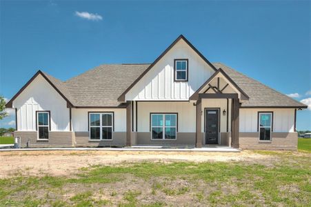 New construction Single-Family house 643 Chuckwagon Trl, Angleton, TX 77515 - image