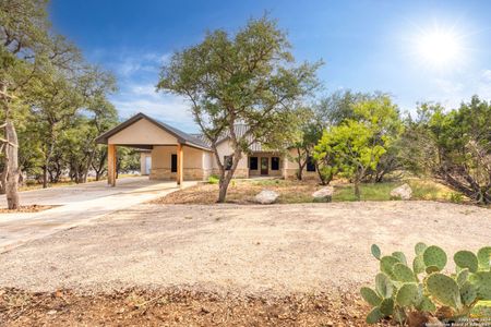 New construction Single-Family house 822 Mountain Vly, Concan, TX 78838 - image