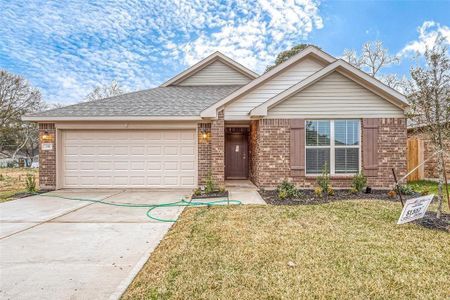 New construction Single-Family house 22 Greenbriar Lp, Angleton, TX 77515 1525-2- photo 0