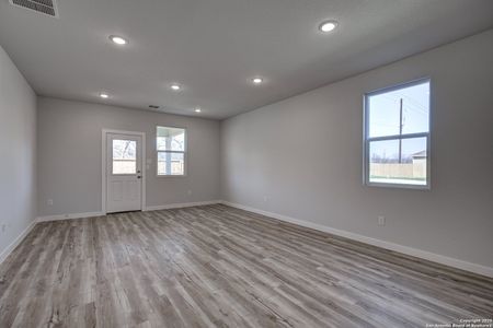 New construction Single-Family house 12607 Spike Hts, San Antonio, TX 78245 Riley - 2511- photo 8 8