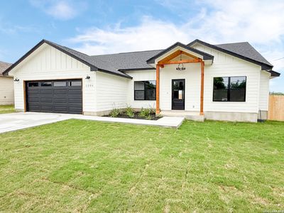 New construction Single-Family house 1206 Devine Dr, Devine, TX 78016 - image