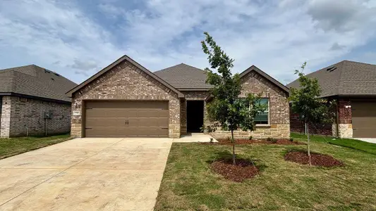 New construction Single-Family house 3302 Charleston Dr, Ennis, TX 75119 plan Huntsville - image
