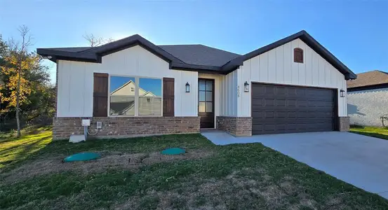 New construction Single-Family house 4608 Eagle Nest Ct, Granbury, TX 76048 - image