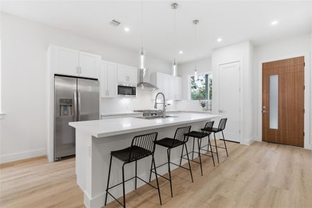 New construction Single-Family house 1420 W 34Th 1/2 St, Houston, TX 77018 - image 8