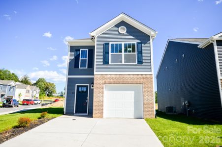 New construction Single-Family house 18 Caroline Valley Ln, Hendersonville, NC 28792 plan Maywood - image