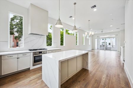 New construction Single-Family house 310 Fowler St, Houston, TX 77007 - image 8