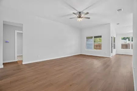 New construction Single-Family house 423 Rose Ave, Cleburne, TX 76033 plan Cambria I - image 18