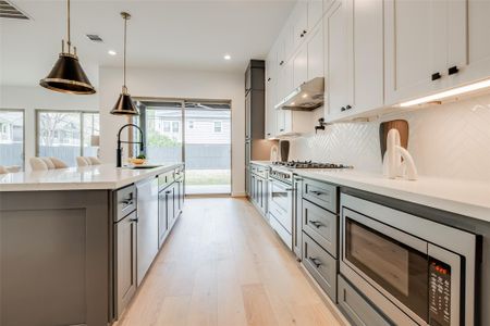 New construction Single-Family house 2213 Whitney St, Houston, TX 77006 - image 14