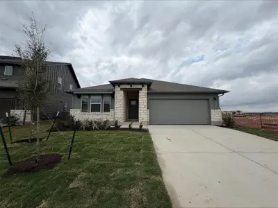 New construction Single-Family house 102 Holmby Dr, Hutto, TX 78634 plan The Henderson (404) - image