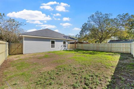New construction Single-Family house 509 Mckinley St, McGregor, TX 76657 - image