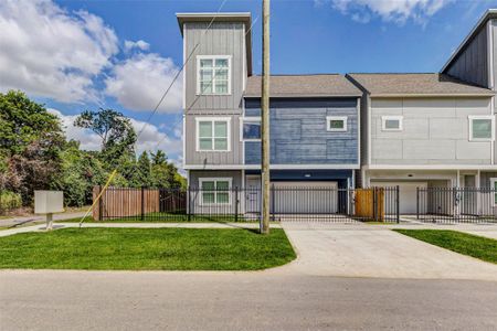 New construction Single-Family house 6204 Maybell St, Houston, TX 77091 - image 16