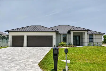 New construction Single-Family house 819 Sw 16Th Ter, Cape Coral, FL 33991 - image
