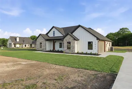 New construction Single-Family house 1021 Preserve St, Weatherford, TX 76085 - image