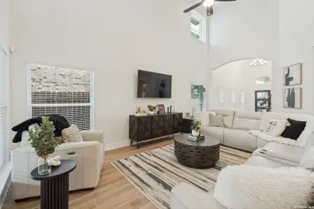 New construction Single-Family house 15231 Comanche Hls, San Antonio, TX 78233 - image 16