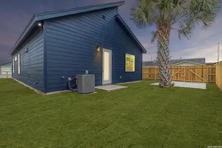 New construction Single-Family house 915 Saint James, San Antonio, TX 78202 - image