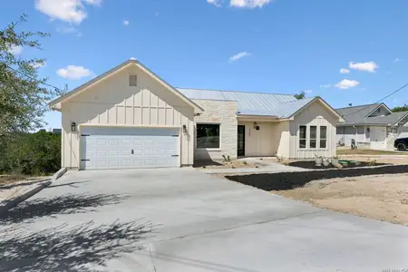 New construction Single-Family house 265 Magnolia Mdws, Canyon Lake, TX 78133 - image