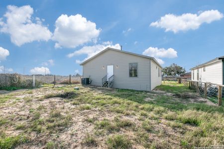 New construction Single-Family house 4219 Hidalgo St, Von Ormy, TX 78073 null- photo 21 21