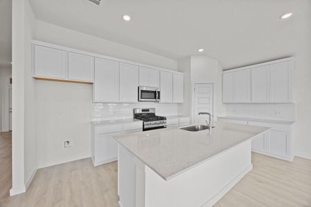 New construction Single-Family house 108 Divisadero Dr, Hutto, TX 78634 plan Colorado - image 7