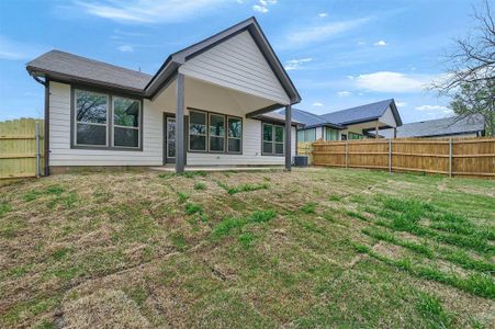 New construction Single-Family house 715 E Hanna St, Denison, TX 75021 - image