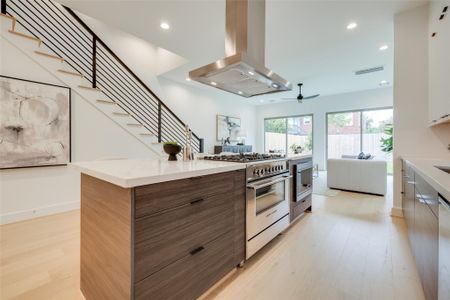 New construction Single-Family house 1634 Castle Ct, Houston, TX 77006 - image 7