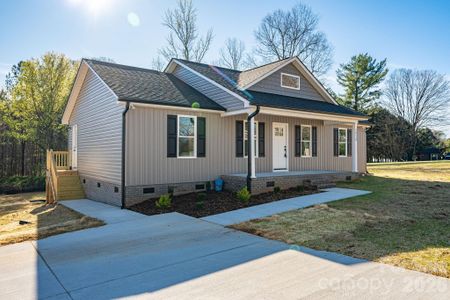 New construction Single-Family house 1928 Noles Cir, Lincolnton, NC 28092 - image