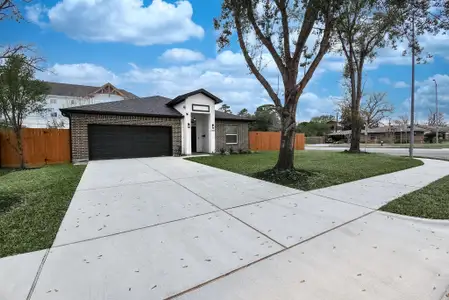 New construction Single-Family house 2139 Counter Point Dr, Houston, TX 77055 - image