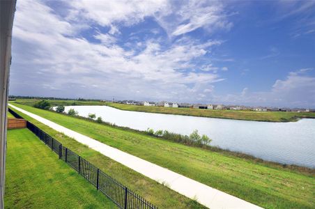 Pedregal Lake includes a 2.25 mile walking trail around the lake.