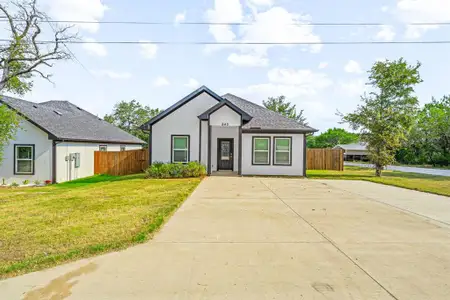 New construction Single-Family house 840 Tepee Trl, Granbury, TX 76048 - image