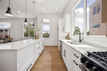 New construction Single-Family house 2814 Mills St, Houston, TX 77026 - image 18