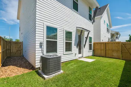 New construction Single-Family house 7613 Victory Reserve St, Houston, TX 77088 - image 3