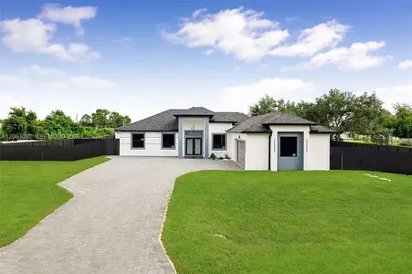 New construction Single-Family house 4300 12Th St Sw, Lehigh Acres, FL 33976 - image