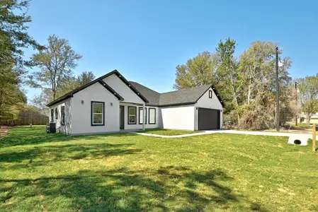 New construction Single-Family house 109 Kawainui Ln, Bastrop, TX 78602 - image