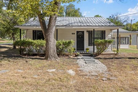 New construction Single-Family house 901 E 3Rd Street, Weatherford, TX 76086 - photo 0