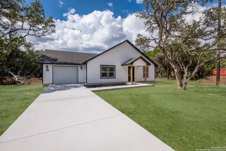 New construction Single-Family house 432 Canyon Lake Dr, Bandera, TX 78003 - image