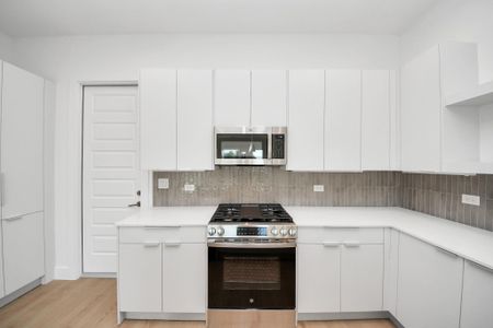 New construction Single-Family house 2216 Via Cami, Houston, TX 77051 - image 4