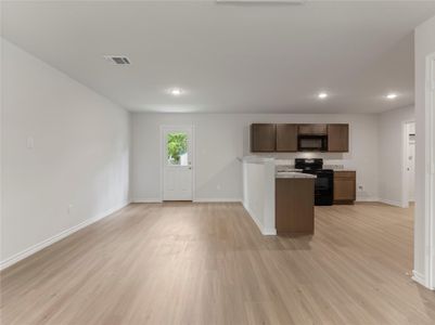 New construction Single-Family house 306 N Orange St, Sweeny, TX 77480 null- photo 2 2