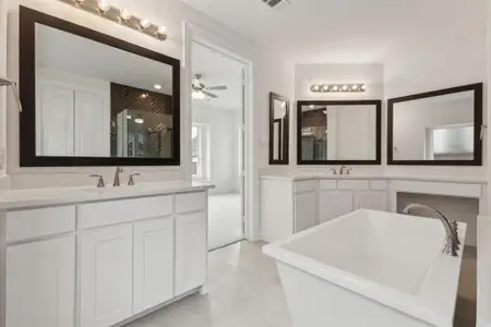 New construction Single-Family house 2830 Shane Dr, Midlothian, TX 76065 plan Grand South Pointe 3 Car Garage - image 6