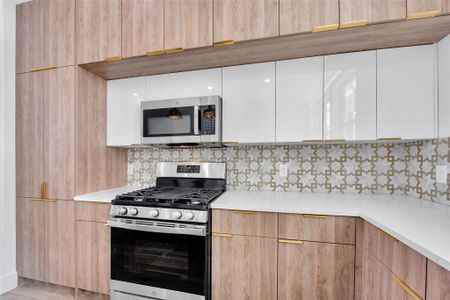 New construction Single-Family house 1805 Emir St, Unit H, Houston, TX 77009 - image 12