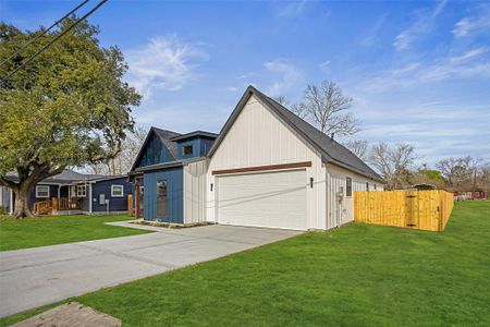 New construction Single-Family house 1807 Waco St, Dayton, TX 77535 - image