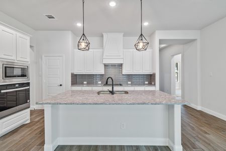 New construction Single-Family house 902 Meadow View Dr, Cleburne, TX 76033 null- photo 16 16