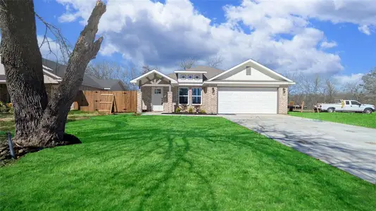 New construction Single-Family house 707 Cedar St, Cleburne, TX 76031 - image