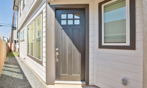 New construction Townhouse house 117A E 43Rd St, Houston, TX 77018 Independence Series - 1922- photo 0