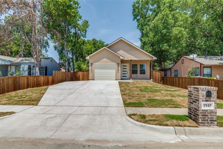 New construction Single-Family house 1945 Portland Avenue, Fort Worth, TX 76102 - photo 0