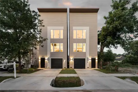 New construction Single-Family house 2216 Bringhurst St, Houston, TX 77026 - image