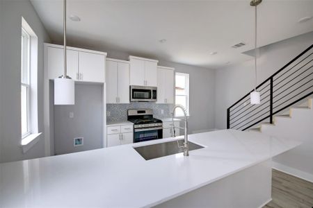 New construction Single-Family house 6111 Carnation Ter, Unit 2, Austin, TX 78741 null- photo 15 15