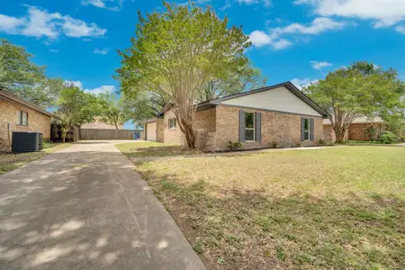 New construction Single-Family house 411 Gingerbread Ln, Waxahachie, TX 75165 - image